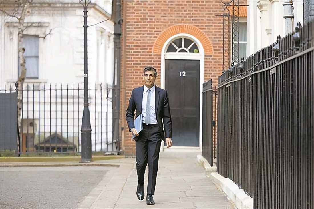 又换人了!都知道英国首相住唐宁街10号,那9号和11号住的是谁?