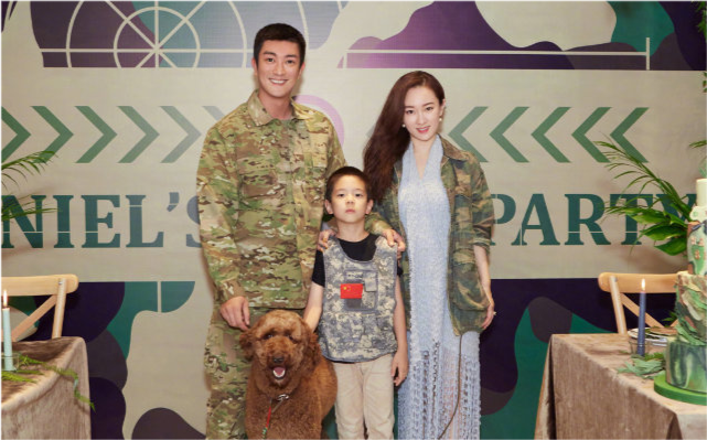 霍思燕抽烟被拍,动作娴熟,一个被尼古丁伤害了10年的女人