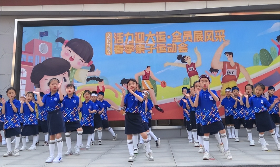 青春飞扬,争做运动小达人 成都站东小学开展运动主题教育活动