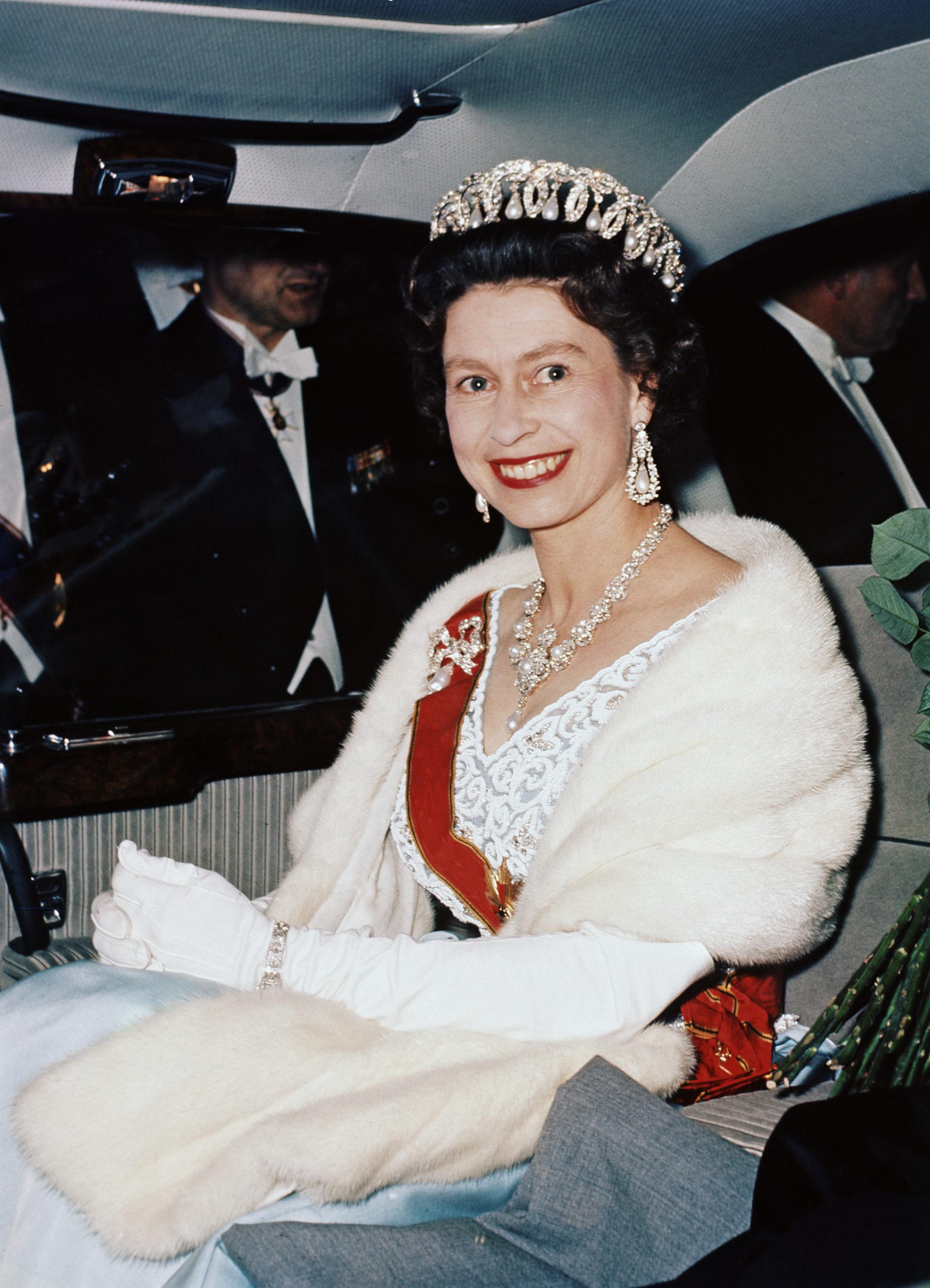 女王伊丽莎白二世图片