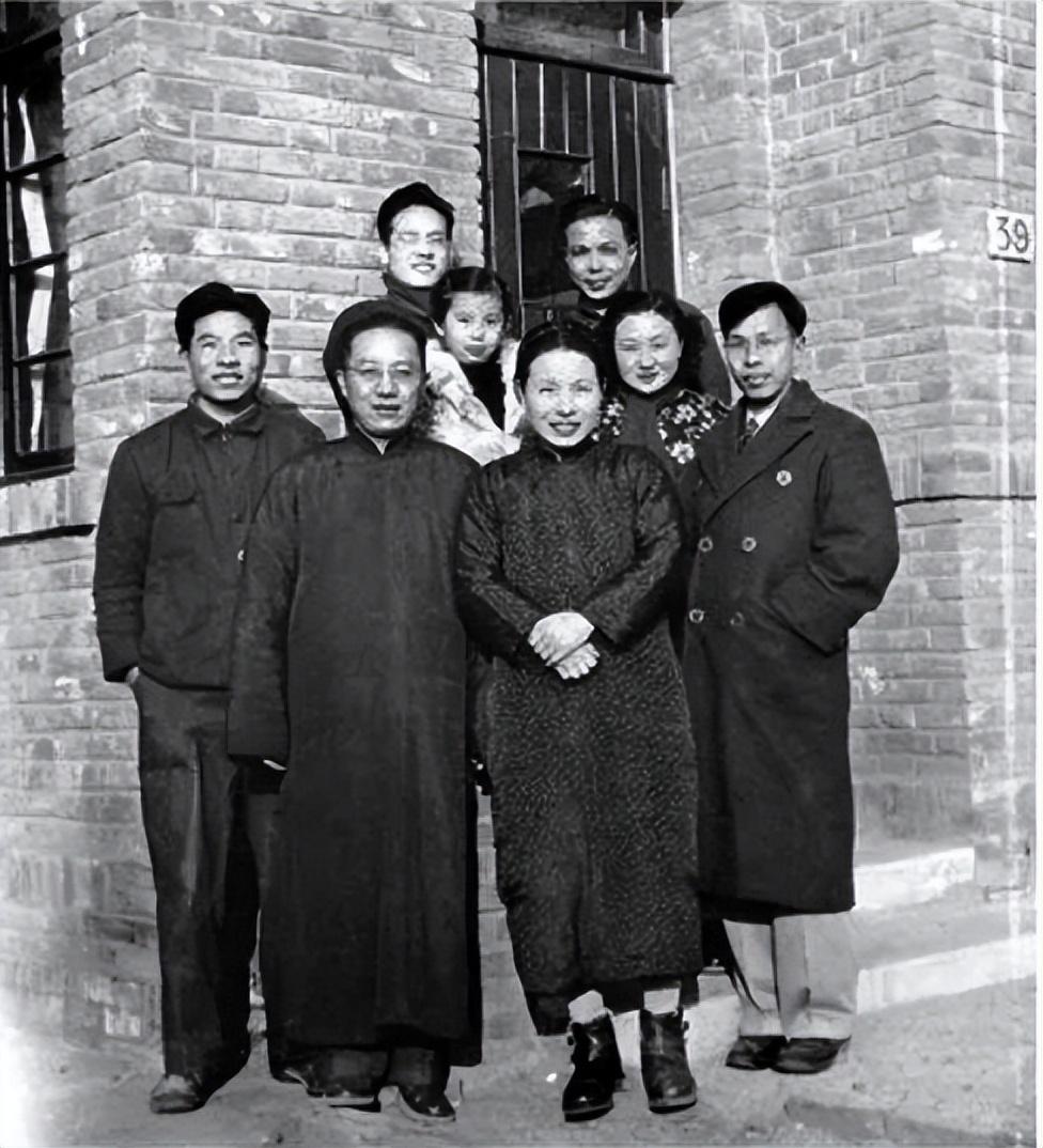 1935年,24岁王同惠为救丈夫失足落崖,夫二婚生女后取同名纪念