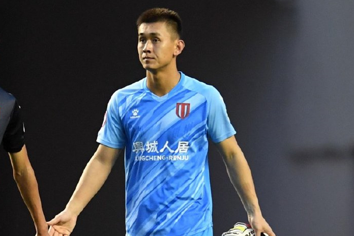 成都蓉城门将手抛球直接扔进自家大门,复刻足坛著名"恶魔之手"