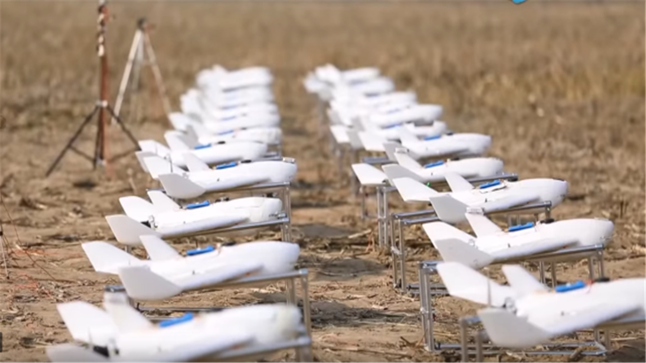 中国"蜂群"无人机亮相!美媒:或已实际部署,现有手段防不住
