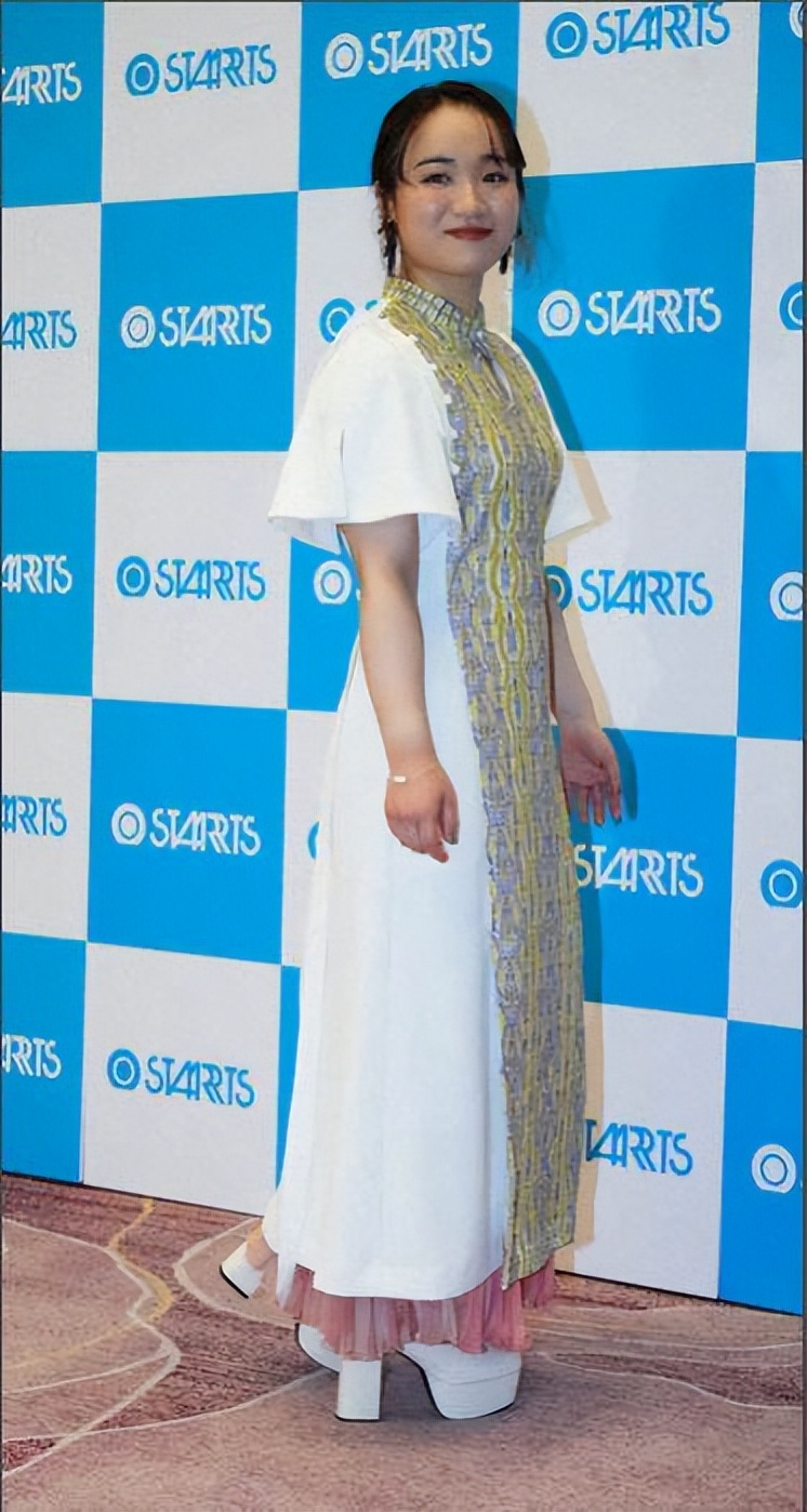 伊藤美诚化妆后的样子,你给打几分?网友:及格线