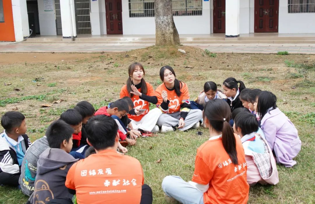 大学生支教照片图片