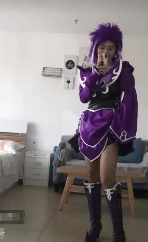 巴啦啦小魔仙:高中生cos小月,看到她的笑容后,网友:要恋爱了