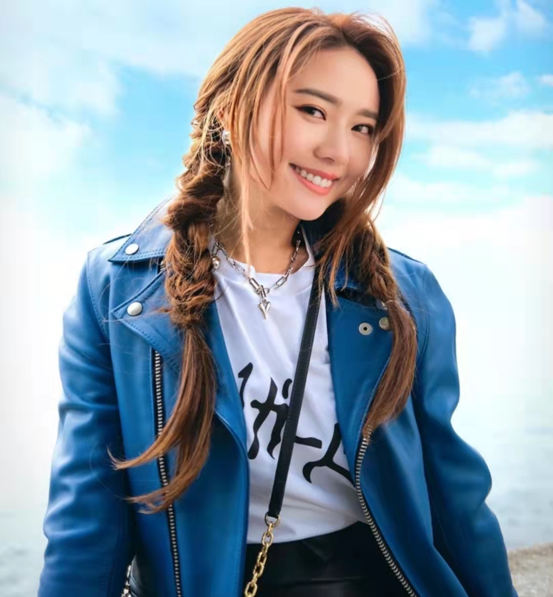 确诊后首开直播亮相,tvb小花戴祖仪家中隔离第4天,素颜状态疲倦