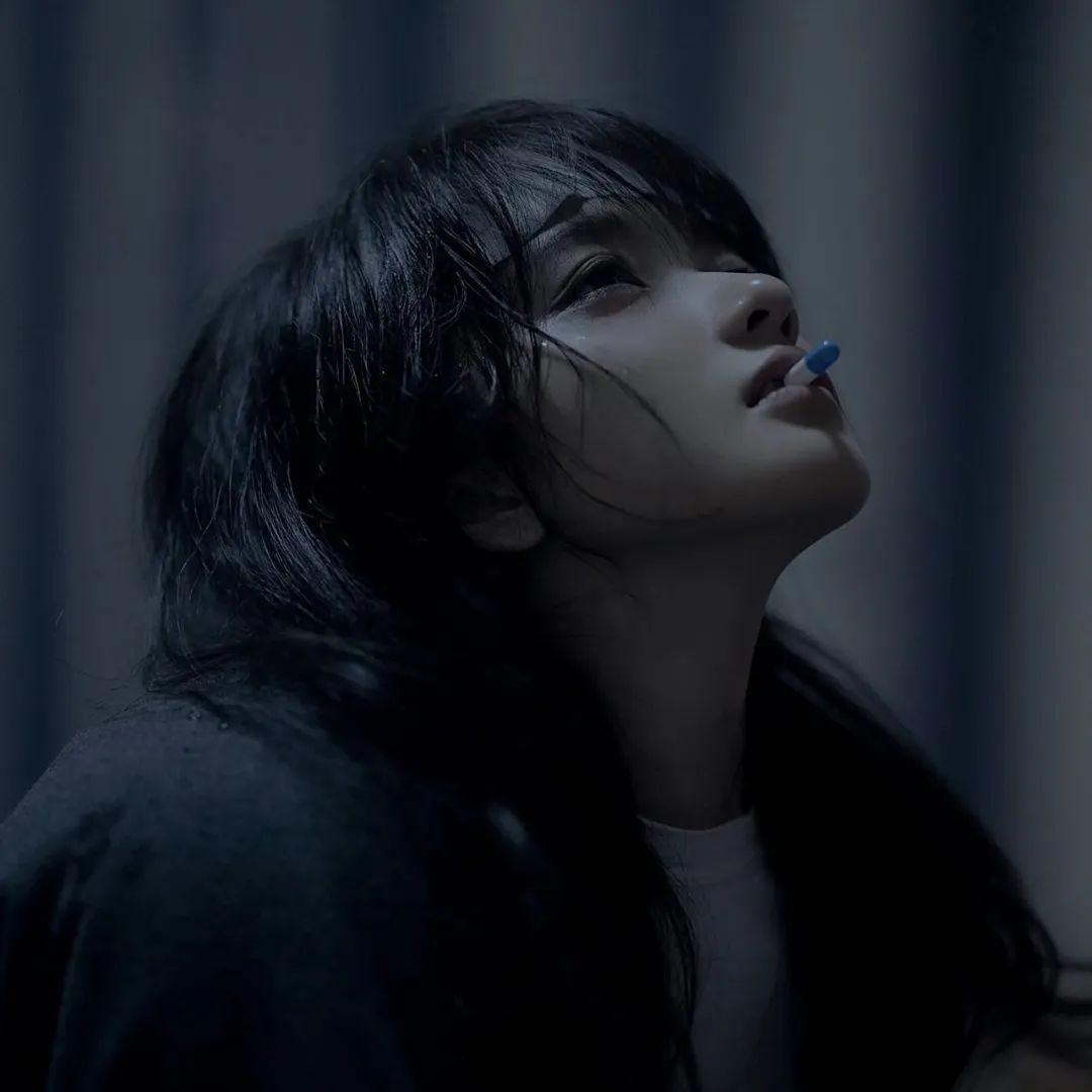 女生头像:emo丧系头像