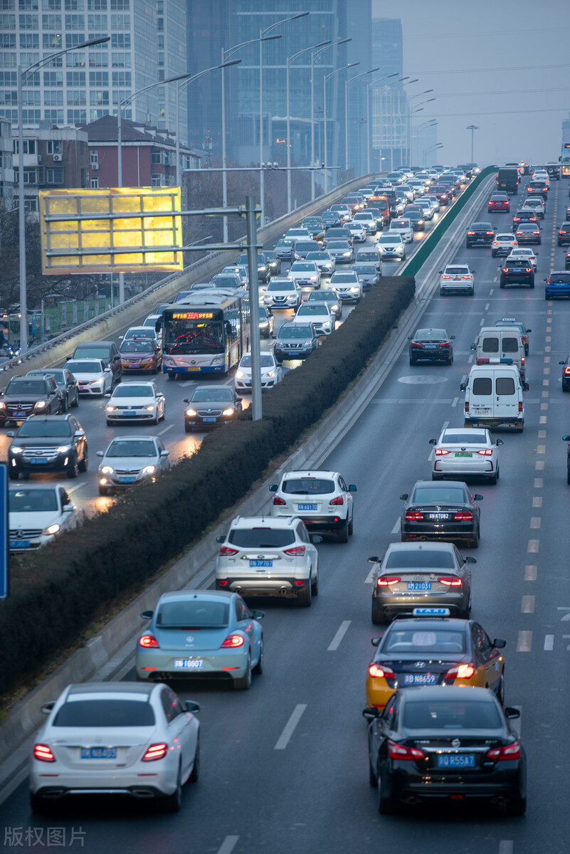 中国北京,北京国贸桥,车流如织