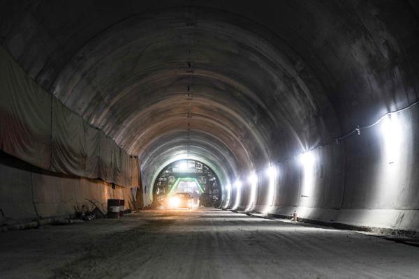 合长高速公路明月山隧道贯通,助推重庆迈入"三环时代"