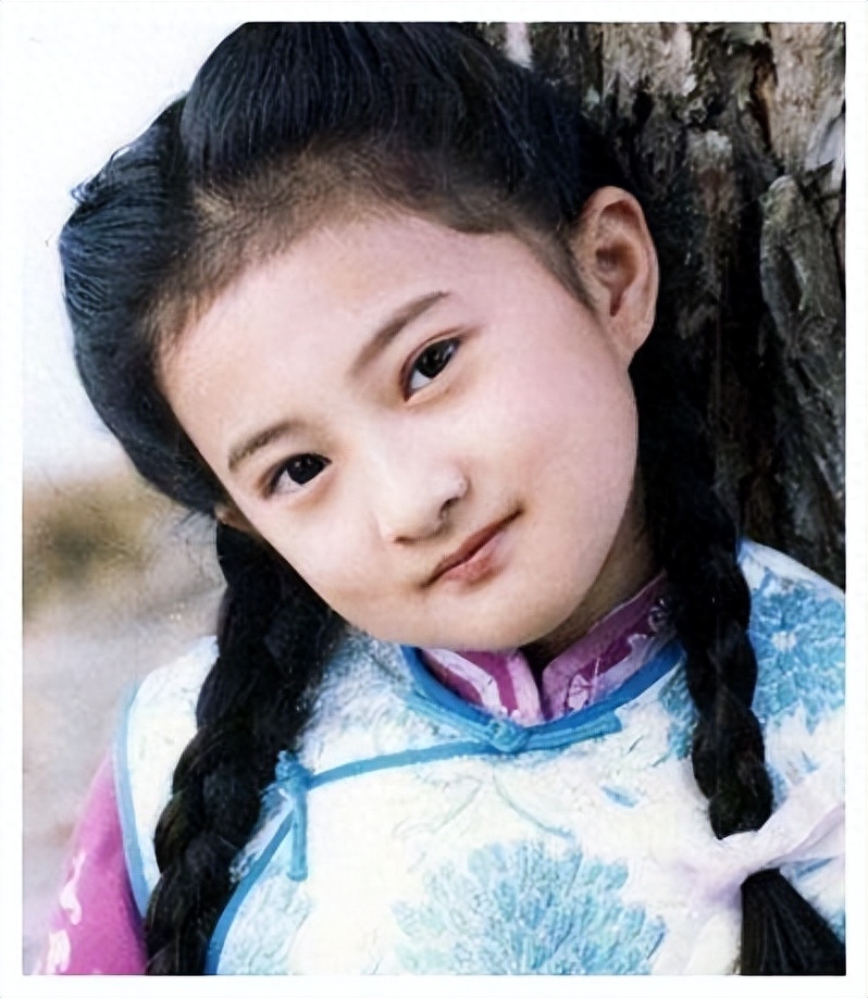 回顾59岁自然老去的俞小凡穿衣极简高级有品位如今反而越优雅