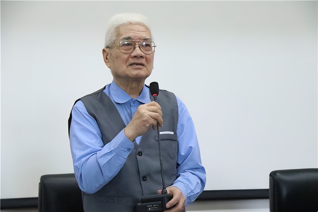 湖南省常德市第一中学第一任校长沈克家之子林泽龙捐赠校史资料