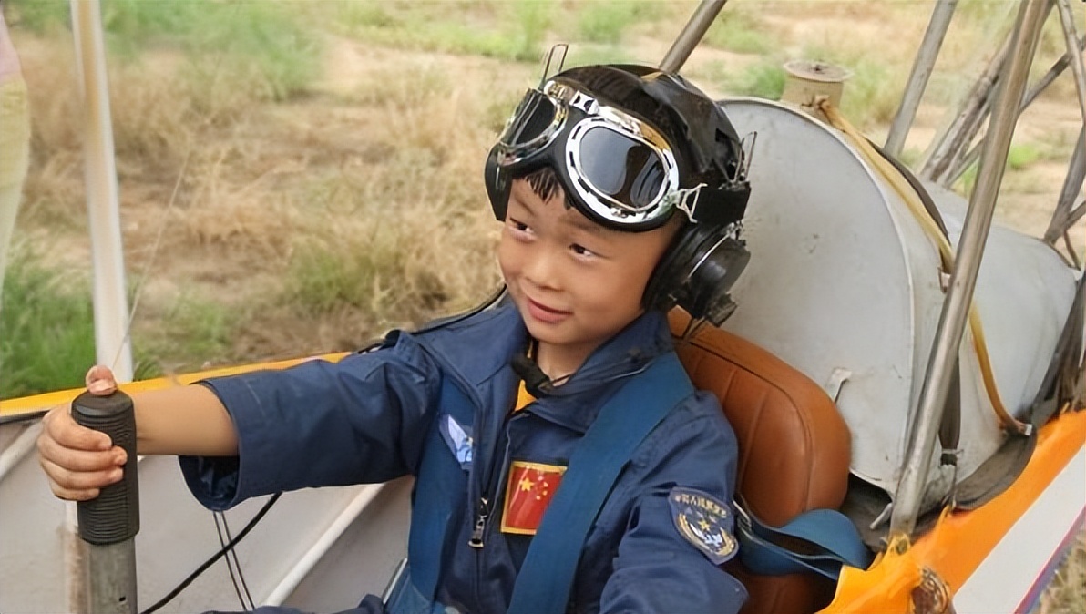 鹰爸何烈胜:让3岁的儿子雪地裸跑,14岁就考上博士,却饱受争议