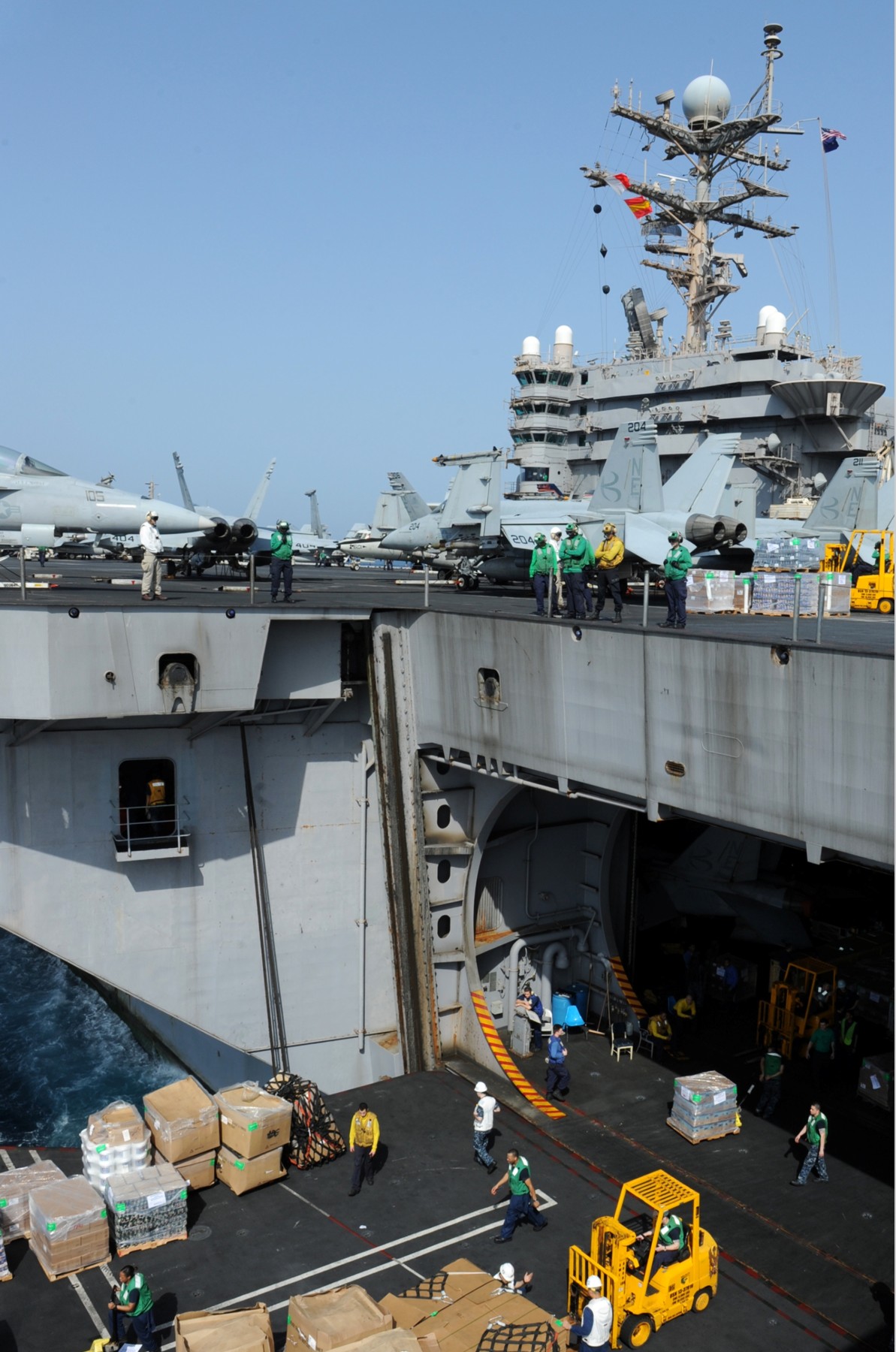 历史上的今天 1988年2月13日 林肯号航空母舰下水(林肯号图集)