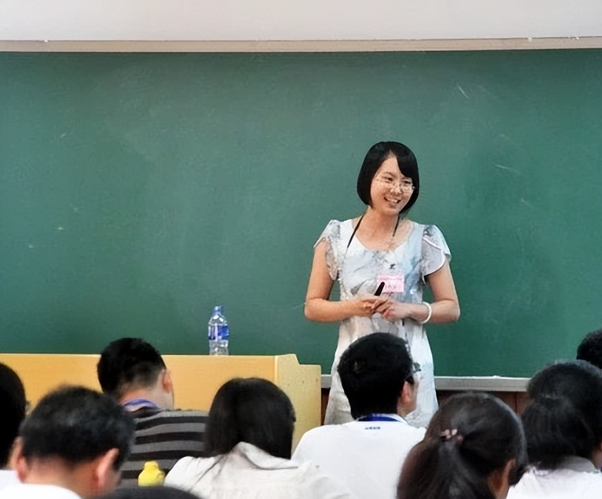 当大学老师的条件(留校当大学老师的条件)