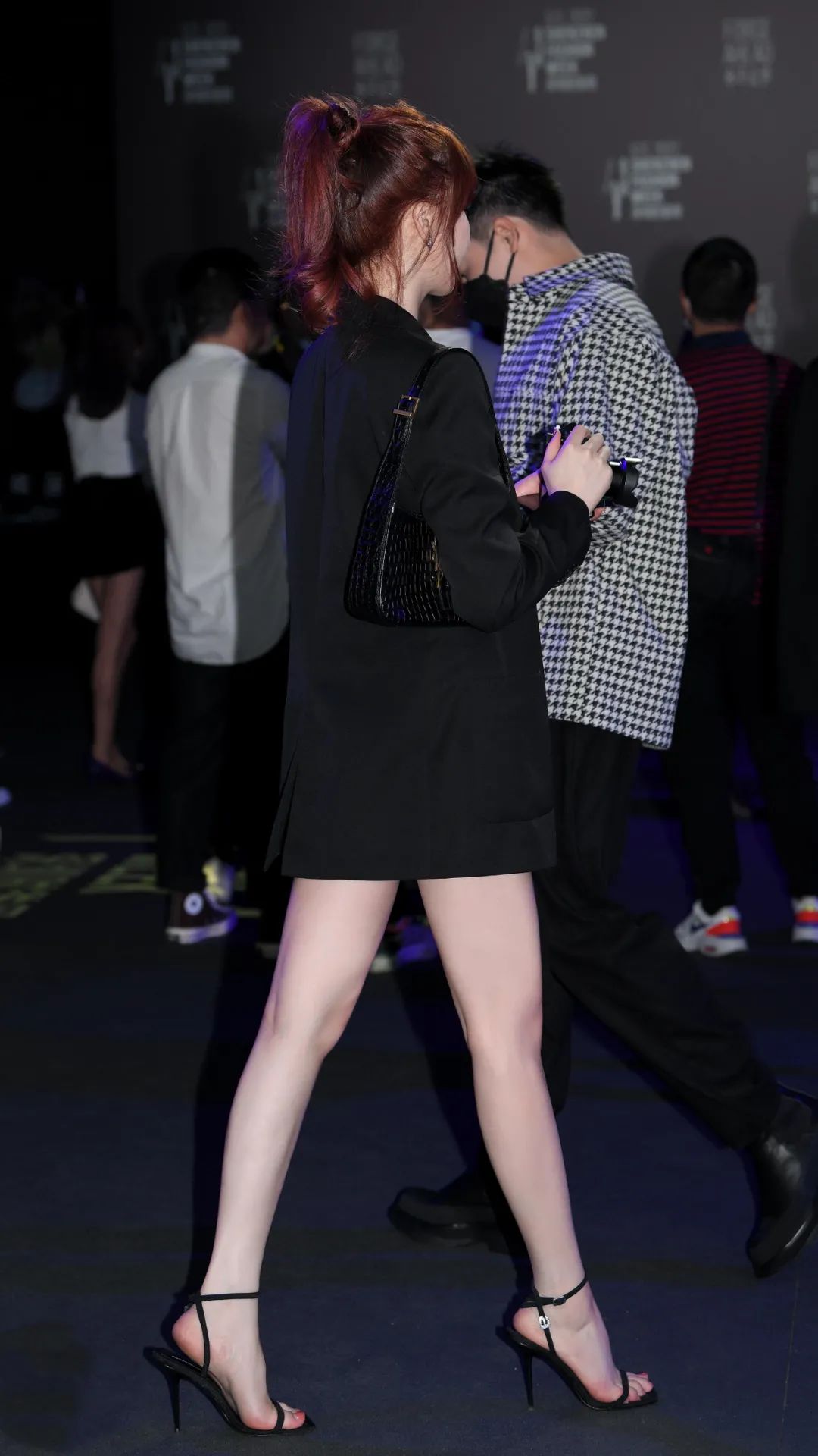 完美身材:完美健身时尚女神之欣娜