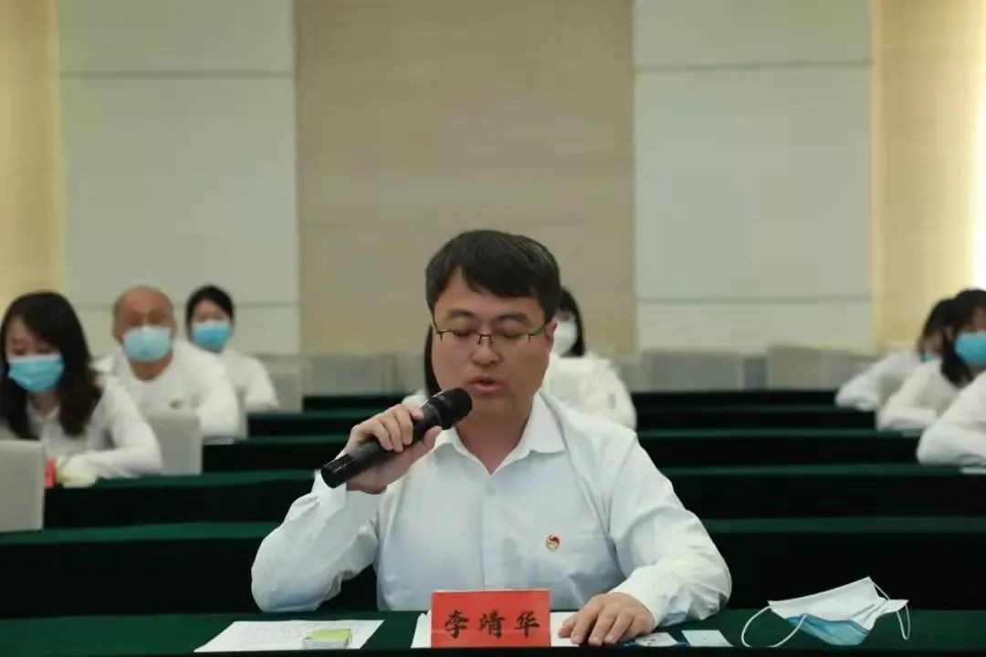 追光燃灯盗真火 丹心匠心守初心 记优秀党员教师李靖华