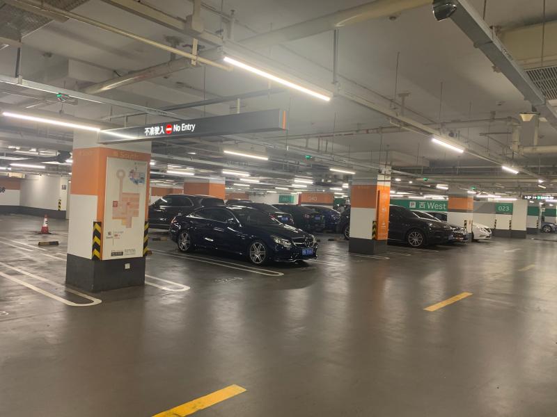 上海这个地下停车场非常挑战车技!商圈停车场怎么成了"堵点"