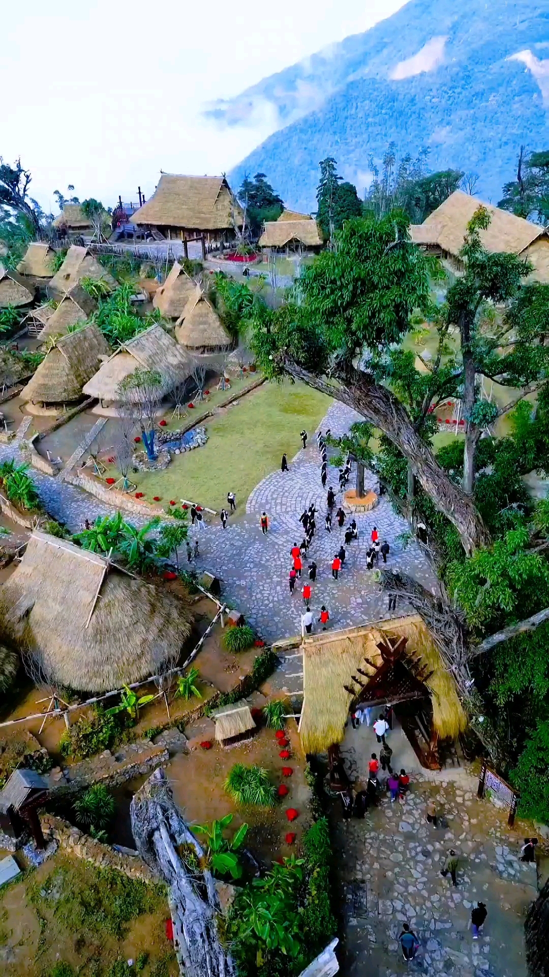 云南翁丁村的原始部落