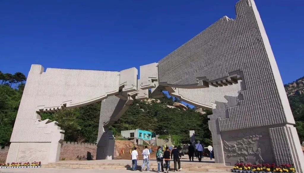 辽宁闾山山门:实体的正负形产生了一种引人联想的意象赋形绩溪博物馆