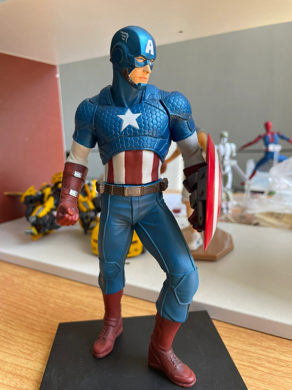 漫威 美国队长 美国队长1:6可动人偶,还原其标志性的红白蓝服装配色和