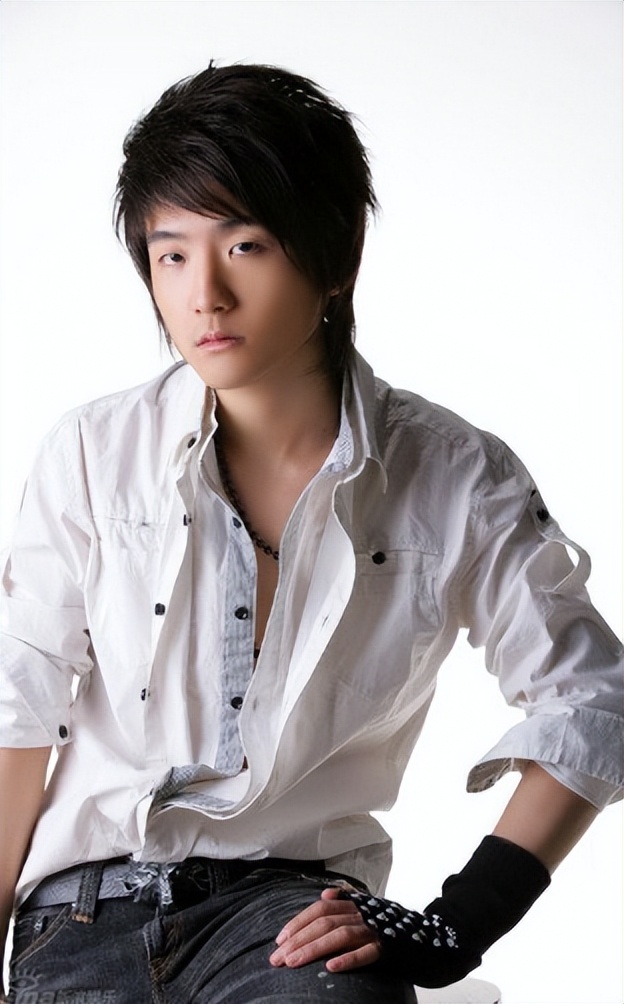 歌手张政痛批刀郎《罗刹海市》,指出涉嫌抄袭庞龙,结果惨遭网暴