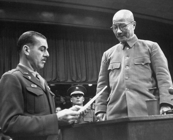 东京审判时,抗战名将秦德纯控诉日军罪行,为何险被赶下席