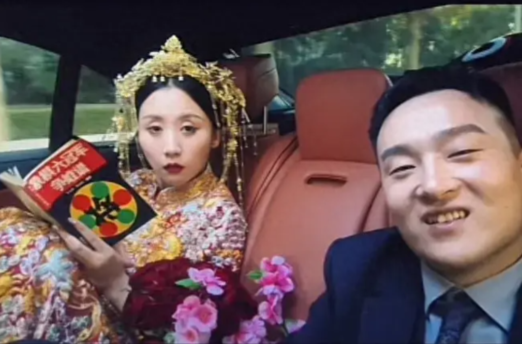 恭喜!千万粉丝王铁锤大婚,与老公远哥因棋结缘,现场仪式感十足