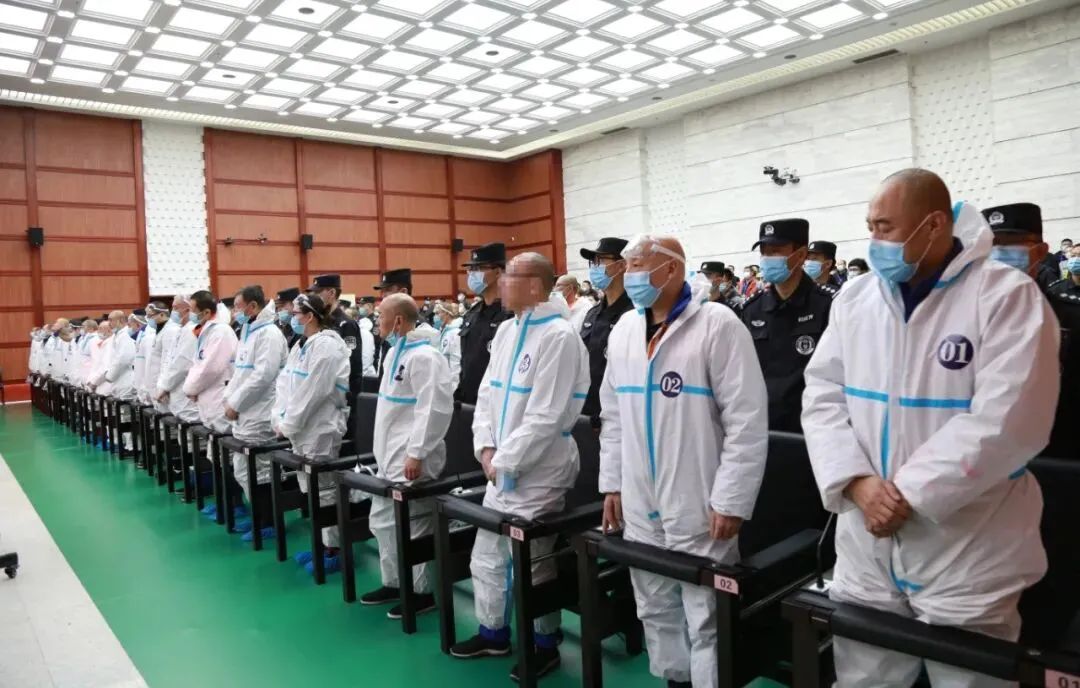 呼和浩特"小地主"赵文远等41人涉黑案一审宣判