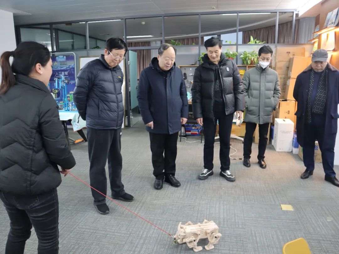 河南省委原副秘书长李恩东一行莅临展览馆参观指导