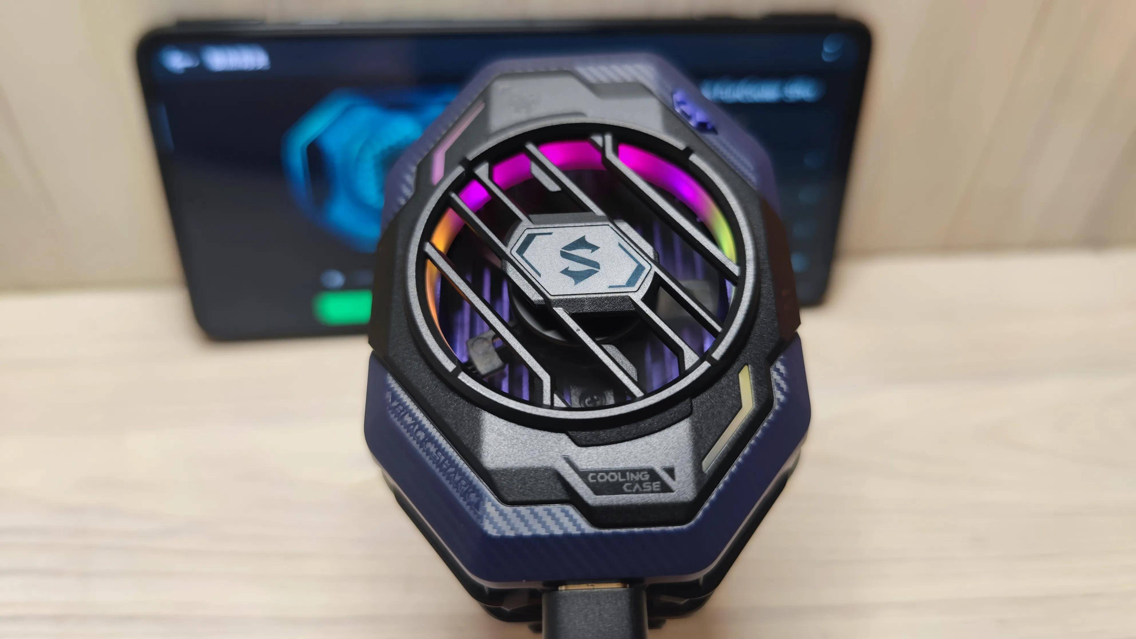 夏天想要清凉手感,就选黑鲨最新发布的黑鲨散热背夹3 pro