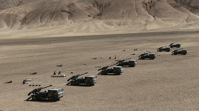 解放军王牌部队新型车载榴弹炮(俗称卡车炮)高原射得特别准!