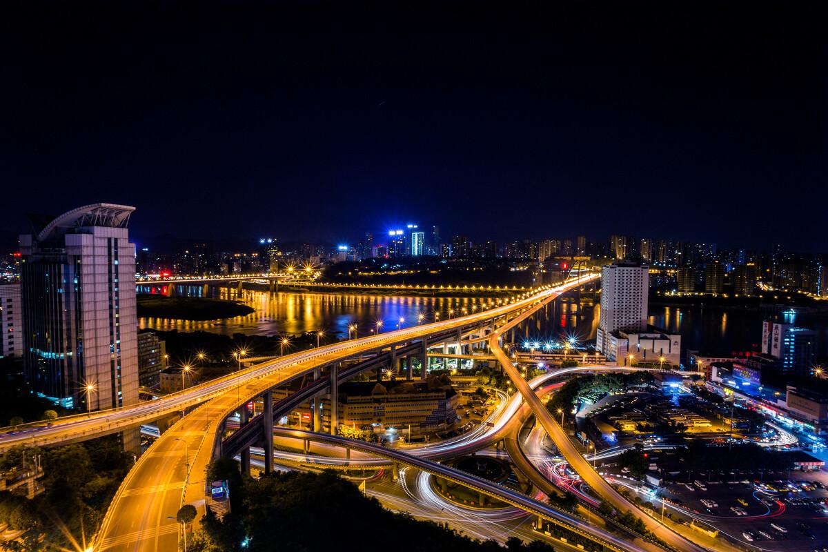 重庆一新高速公路即将开通,全长约95千米,设为"双向四车道"