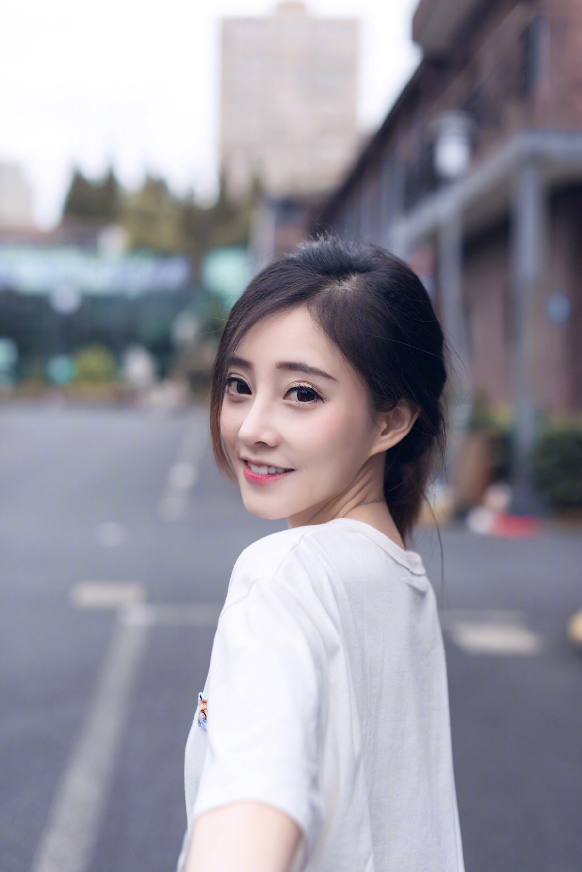 冯提莫:靠翻唱大火,被爆结婚,深陷会计门,她还能火多久