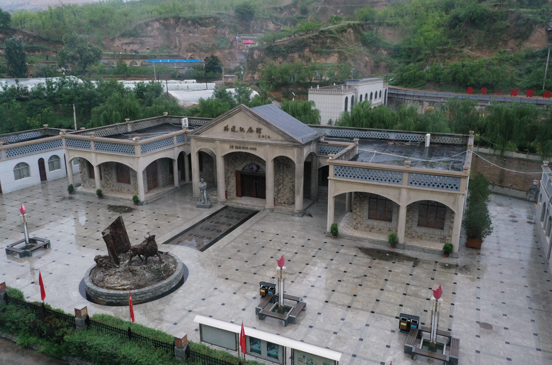 参观清涧路遥纪念馆与延川路遥故居感受青年路遥艰辛的成长经历