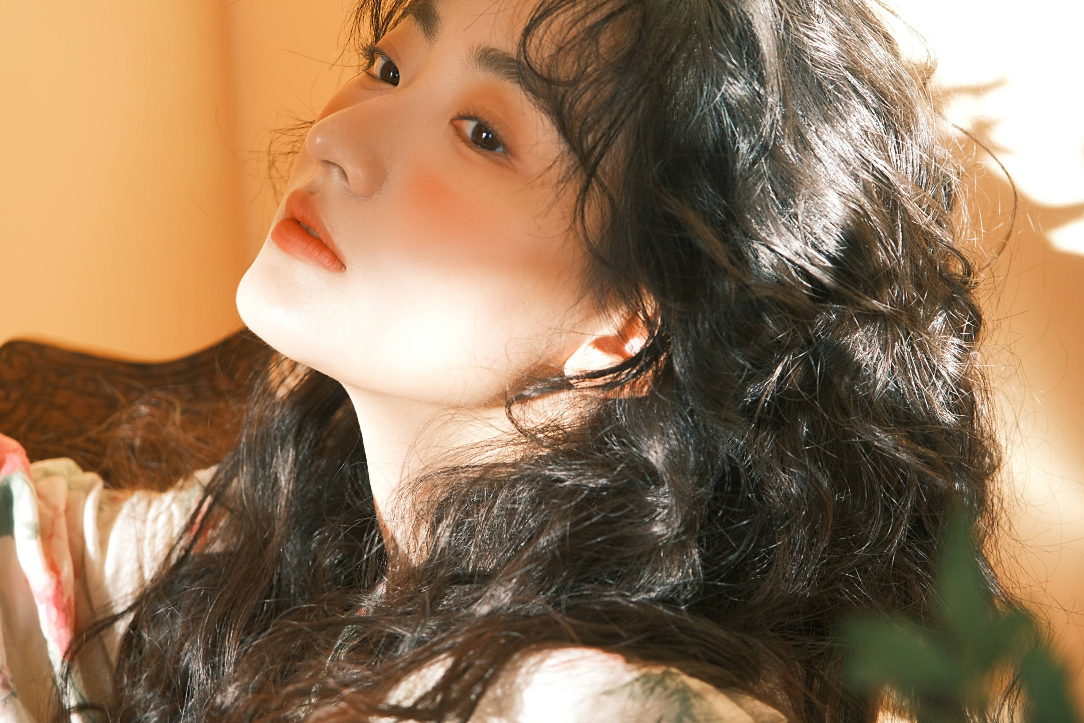 杨雨潼最新写真大片 复古浪漫似油画少女