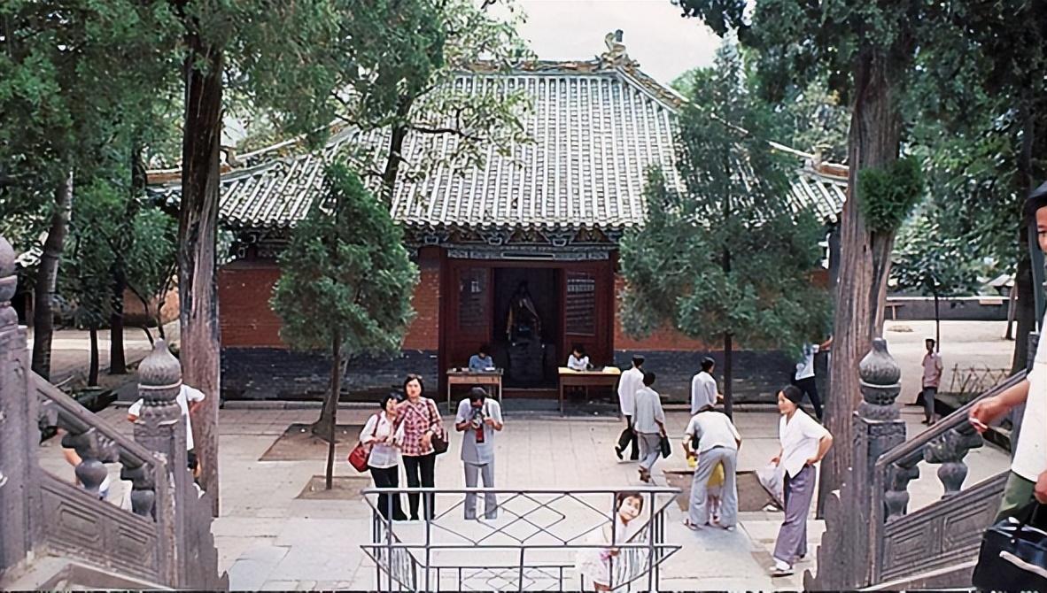 罕见老照片:一个美国小学老师,1983年突然来到少林寺