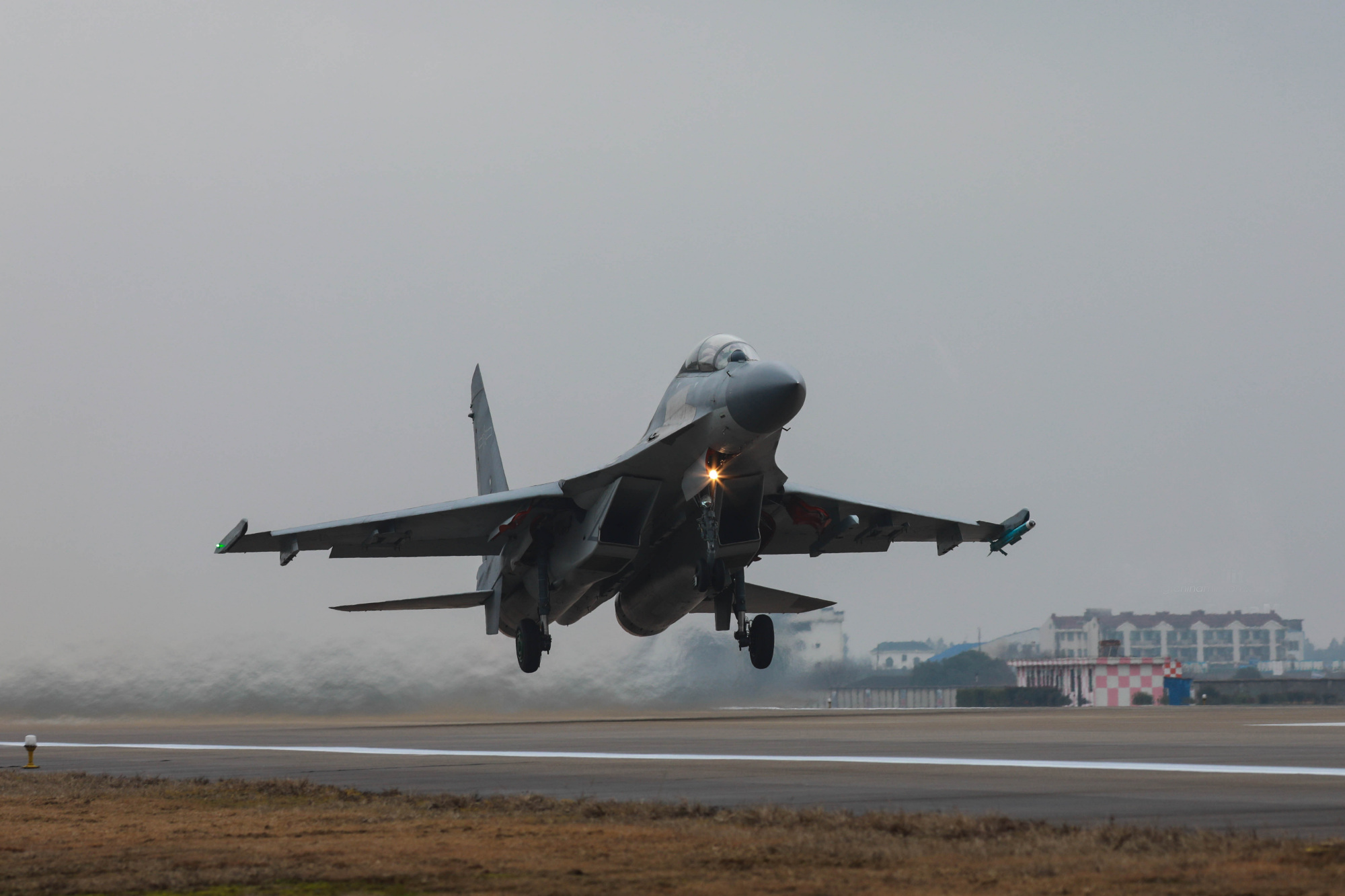 苏-30mk2战机事实证明,中国空军迈向远洋的能力越来越强大.