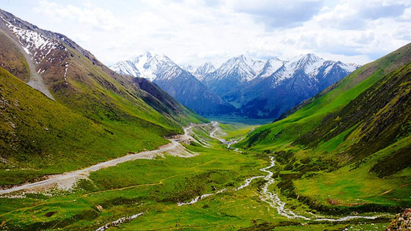 漫游在雪山,谷地,草原和湖泊之间—环天山伊犁河谷景点推荐