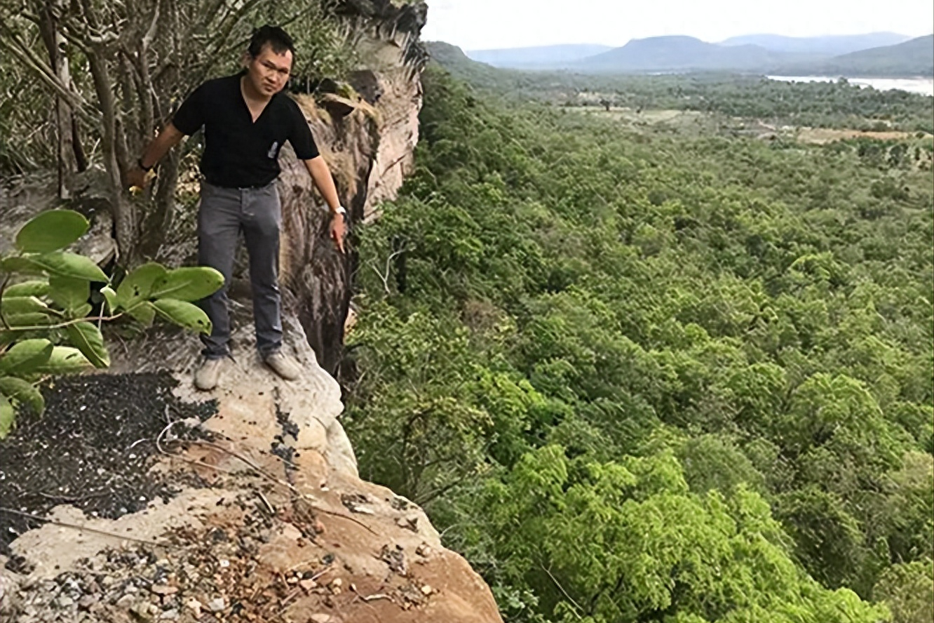 2019年在泰国被丈夫推下悬崖,侥幸生还的中国孕妇,3年后站起来了