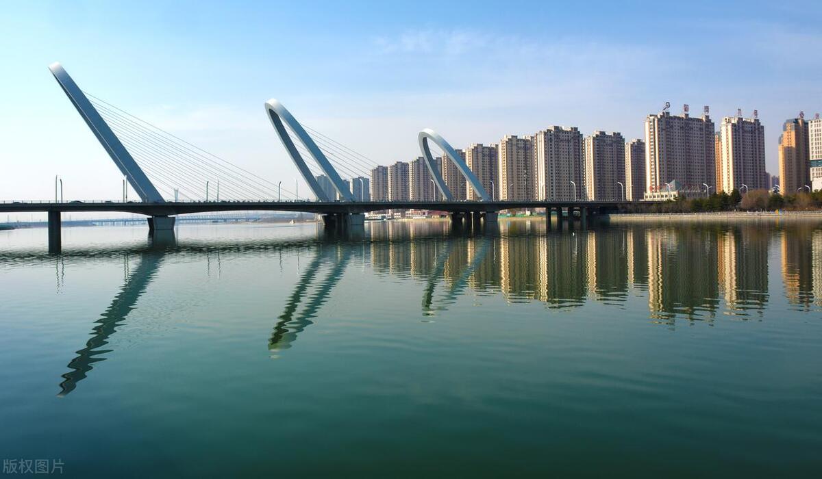 你以为干旱的大同,市中心大湖碧波万顷,景色怡人看不够的大同蓝