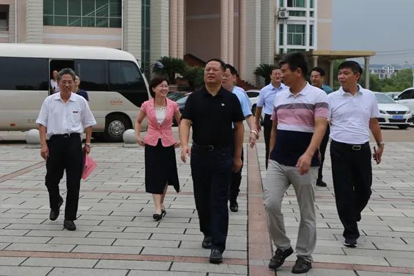 新余市长犹王莹看望慰问江西工程学院教师代表