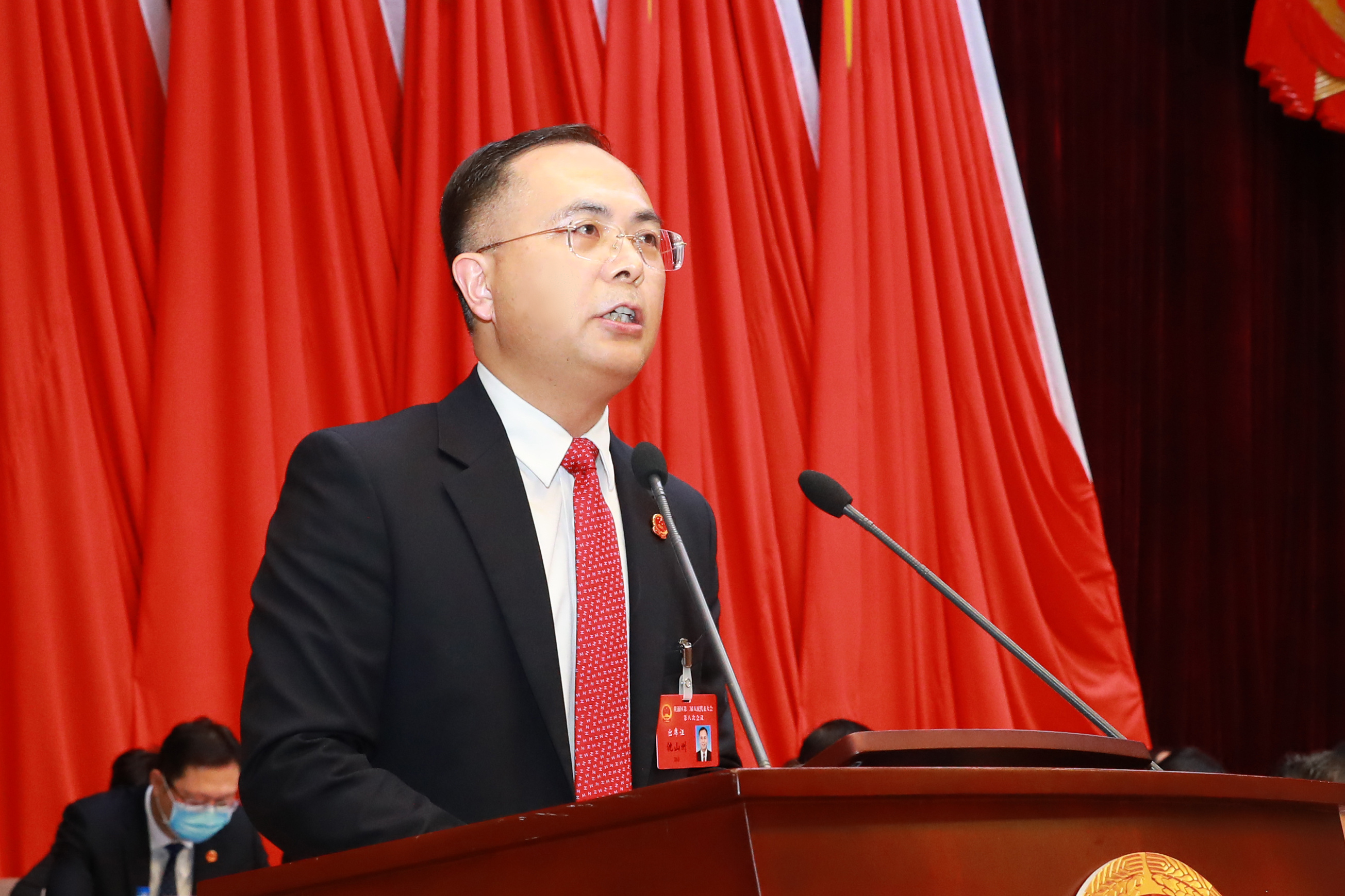 沈山州当选黄浦区区长,白爱军当选区监察委员会主任