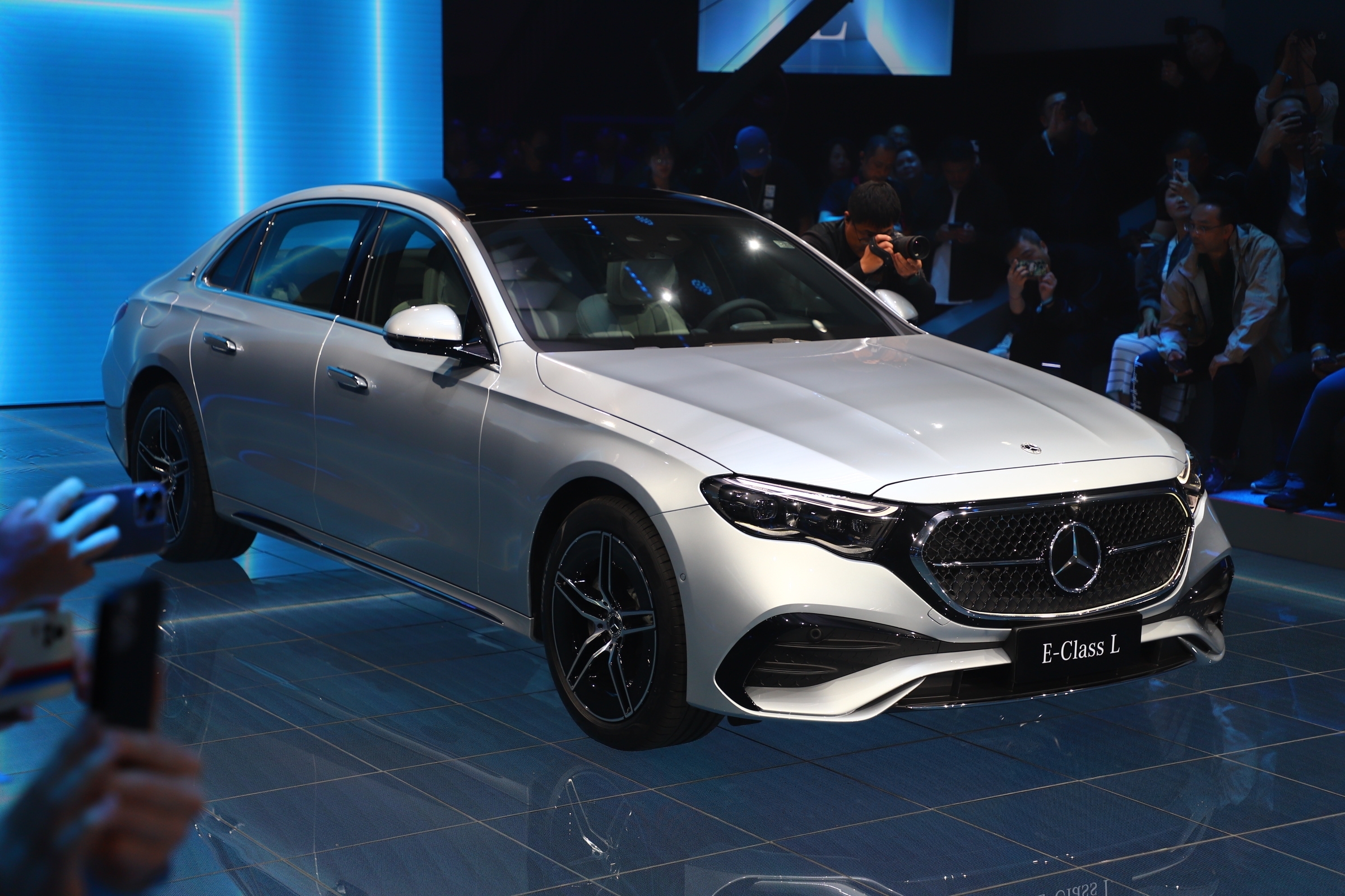 中国独家首发梅赛德斯-奔驰e级长轴距豪华车震撼亮相,你不能错过