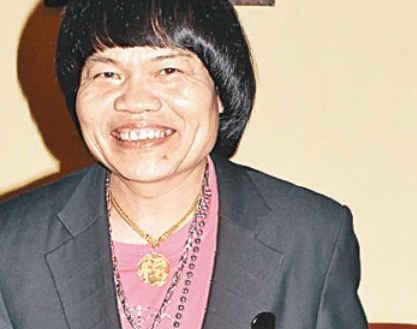 香港最丑男人被周星驰捧红,儿子长相帅气,上亿身家被妻子挥霍光