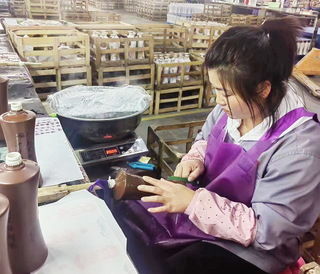 "挣一份价值和尊重",一个贴花工的自白|醉美劳动者②