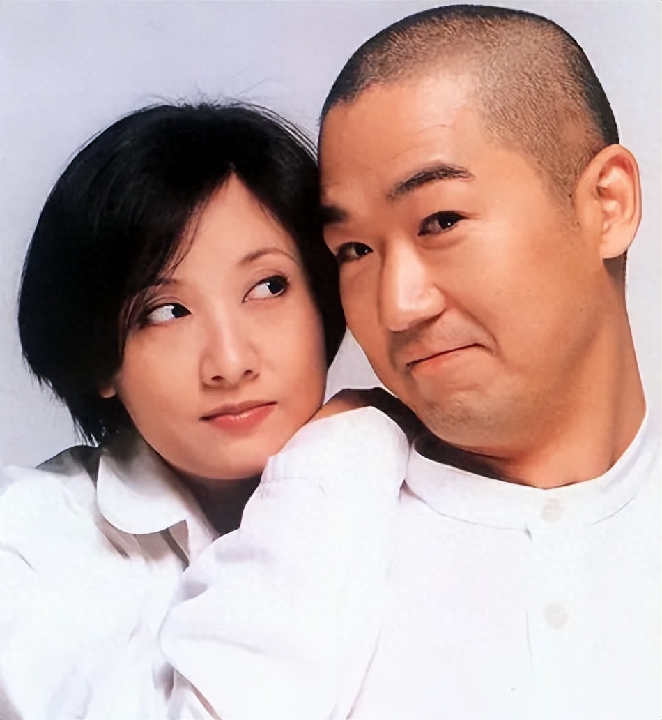 离婚后,张国立身无分文,他的儿子张默也和前妻生活在一起.