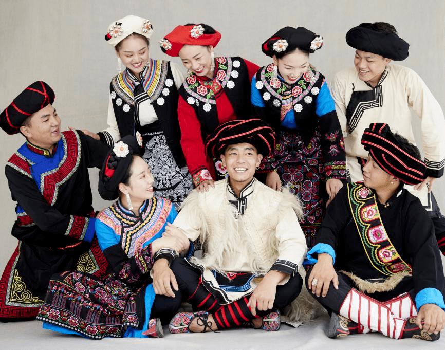 七彩斑斓·云中霓裳|当羌族服饰遇上多巴胺穿搭