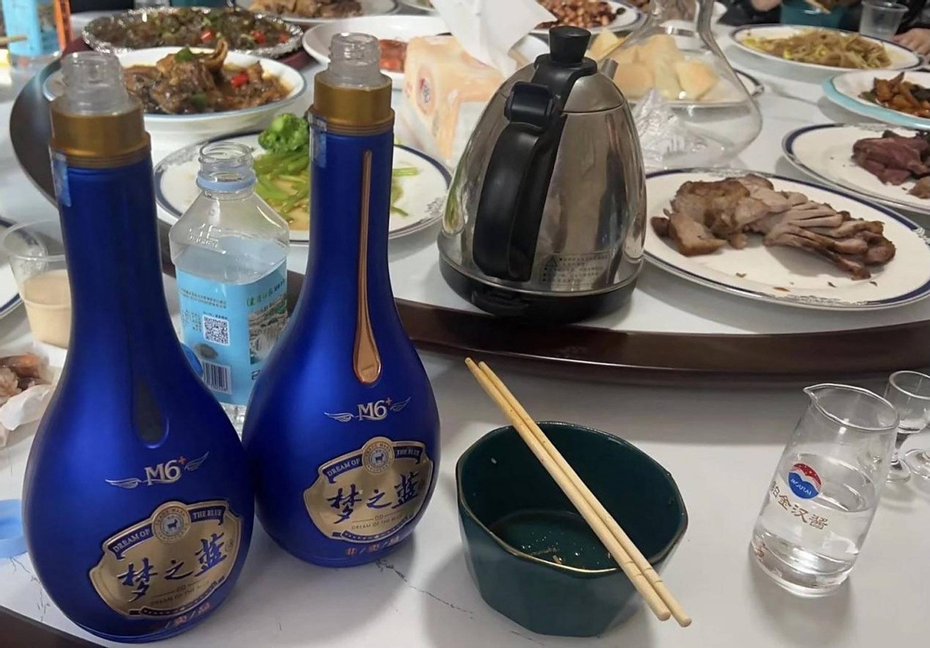 提醒男人:不论和谁一起喝酒,在酒桌上都不能犯这"5大忌",关系再好也不