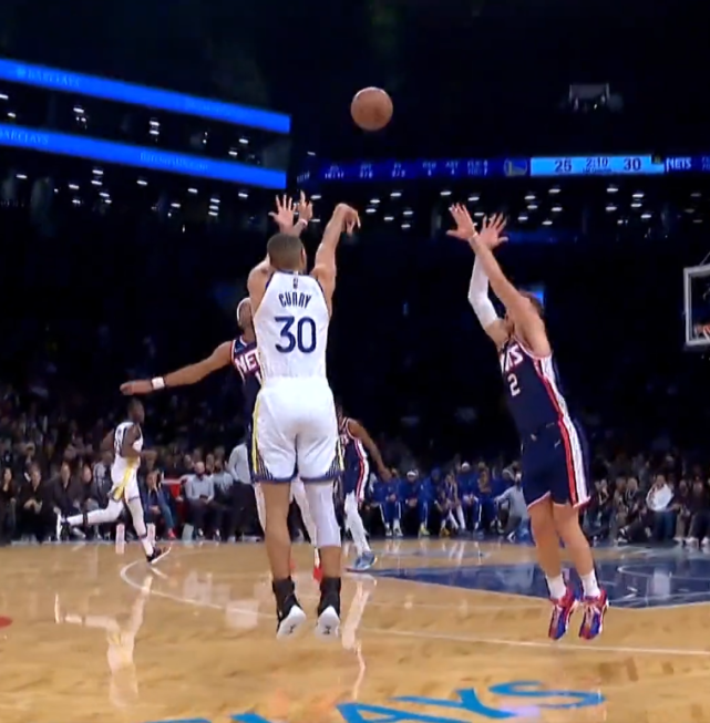 半场19分 5三分!库里连中超远现经典抖肩,死亡缠绕哈登振臂高呼